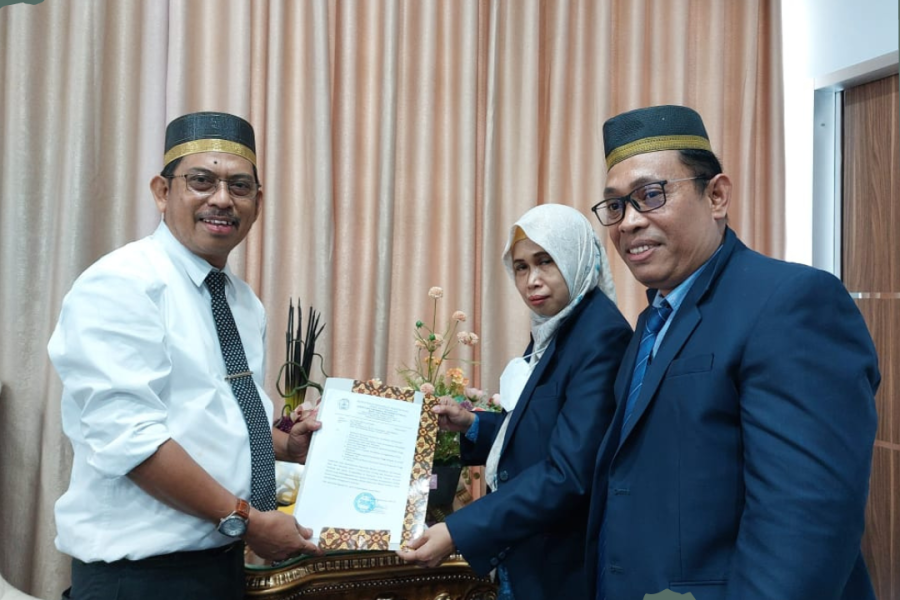 Penyerahan SK Izin Pendirian Institut Teknologi Dan Bisnis Arungpalakka Di Kabupaten Bone Provinsi Sulawesi Selatan